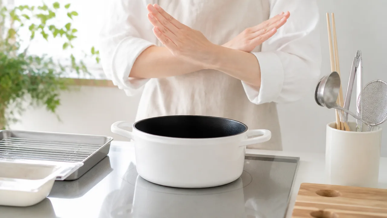 ホーロー天ぷら鍋はくっつく?原因と焦げつきを防ぐ使い方